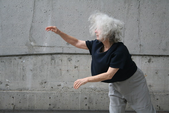 Simone Forti. Here It Comes